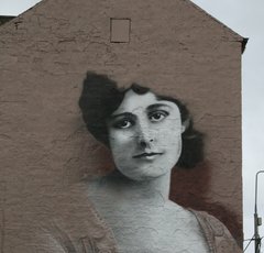 Mural of Maud Gonne on the side of a building
