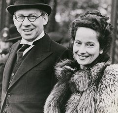 Photo of Alexander Korda and Merle Oberon