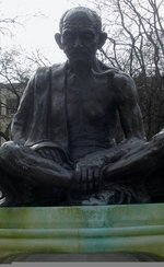 Photo of a statue of Mohandas Karamchand Gandhi
