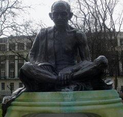 Photo of a statue of Mohandas Karamchand Gandhi