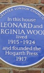Photo of Hogarth Press blue plaque