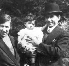 Photo of Isabella, Buck and Elizabeth Ruxton