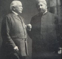 Photo of Lord Headley with Khwaja Kamal-ud-Din