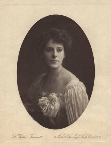 Photograph of Rachel Beer